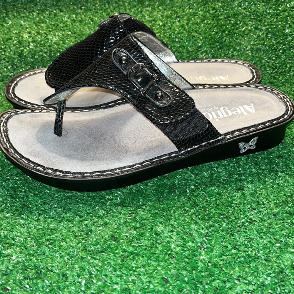 Alegria Black Leather Thong Sandals VAN-441 like snakeskin size 39 (US 9)